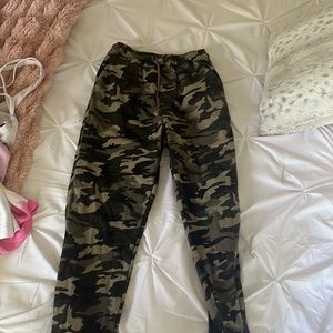 Princess Polly size 2 camo pants